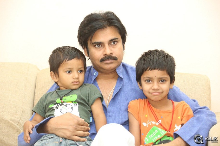 Pawan-Kalyan-Meets-His-Fan-Karuna-Srinivas